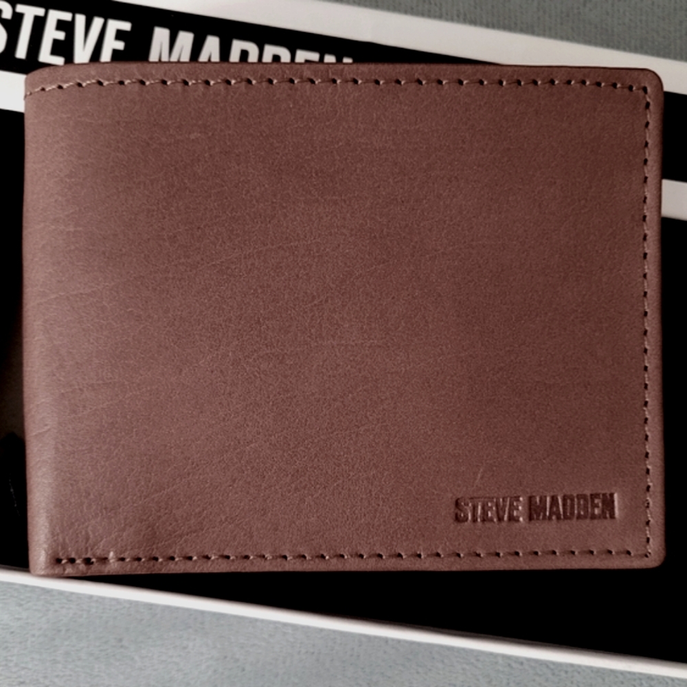 Genuine Leather Wallet & Key Fob Set- Steve Madden - Picture 4 of 16